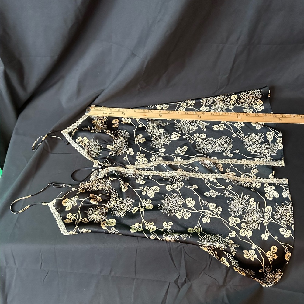 NWOT VS Victoria’s Secret Baby Doll Cami Slip Open Tie Front. Size M. - Picture 8 of 10